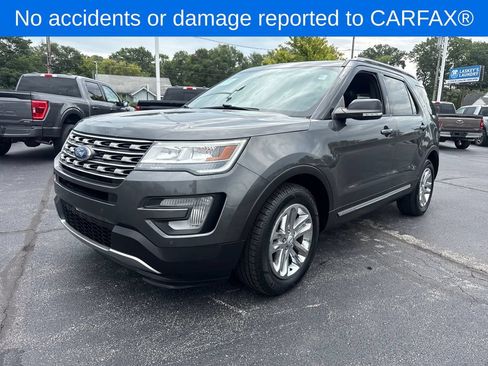 Used 2017 Ford Explorer XLT w/ Equipment Group 202A FWD image 2