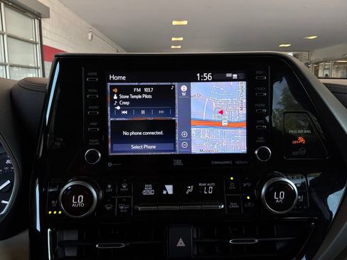 Used 2020 Toyota Highlander Limited FWD image 36