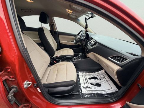 Used 2018 Hyundai Accent SE FWD image 28