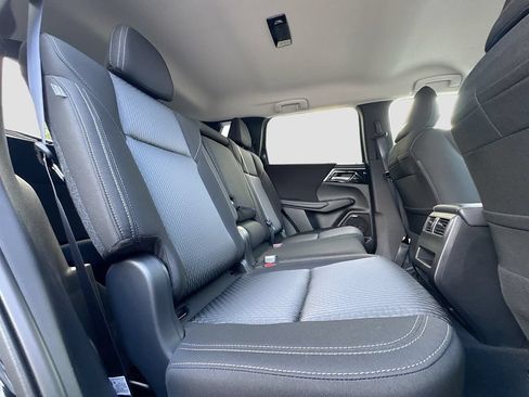 Used 2025 Mitsubishi Outlander ES FWD image 29