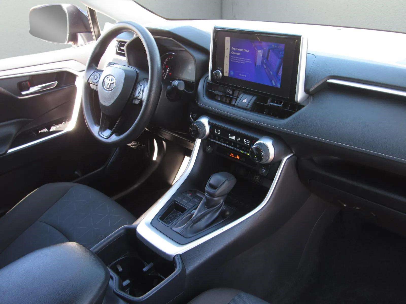 Used 2025 Toyota RAV4 XLE FWD image 9
