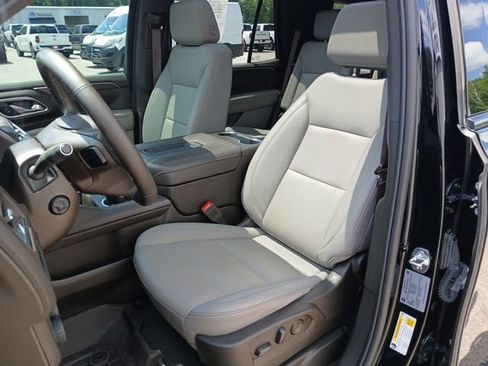 Used 2024 Chevrolet Tahoe Z71 w/ Luxury Package AWD/4WD image 39