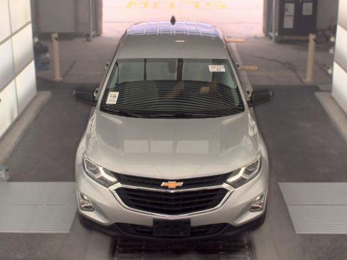 Used 2019 Chevrolet Equinox LS AWD/4WD image 2