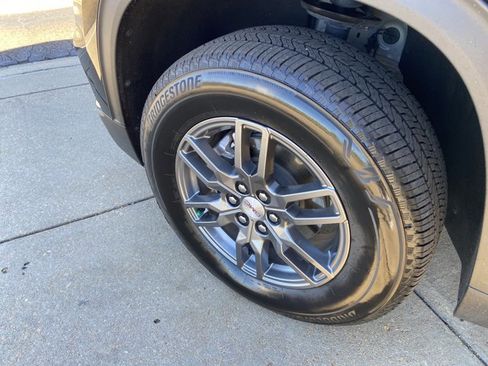 Used 2025 GMC Acadia Elevation image 24