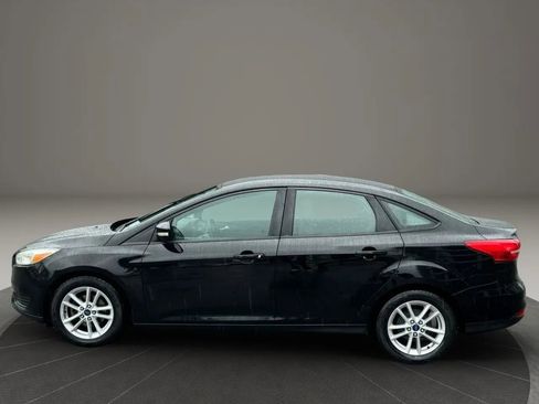 Used 2017 Ford Focus SE image 9