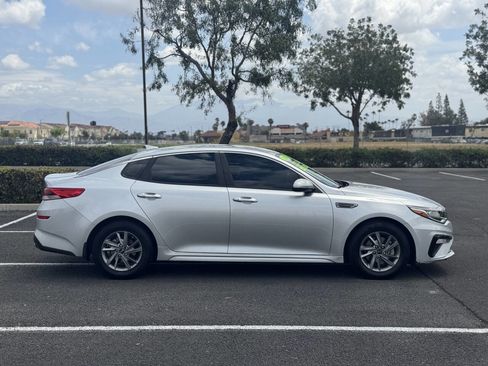 Used 2019 Kia Optima LX FWD image 2