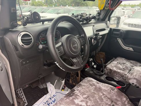 Used 2011 Jeep Wrangler Unlimited Rubicon AWD/4WD image 10