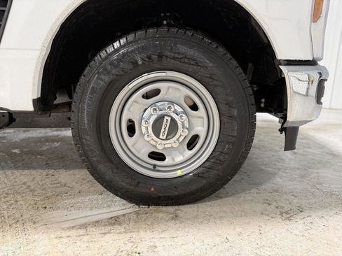 New 2026 Ford F250 XL w/ XL Chrome Package image 28