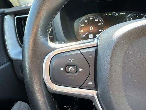 Used 2020 Volvo XC60 T5 Momentum image 19