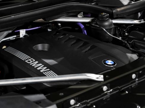 Used 2025 BMW X6 xDrive40i w/ Climate Comfort Package image 55