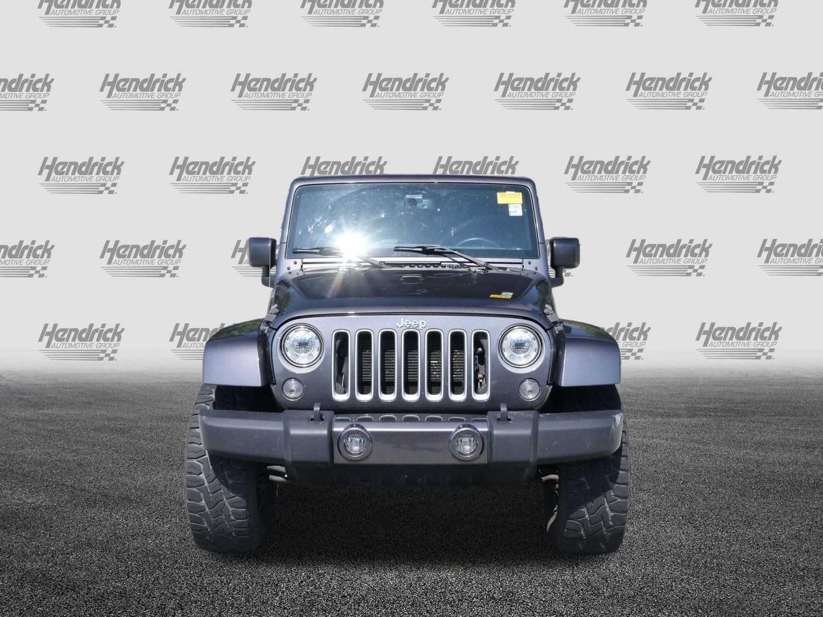 Used 2017 Jeep Wrangler Unlimited Sahara w/ Connectivity Group AWD/4WD image 3