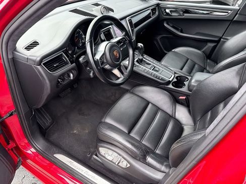 Used 2018 Porsche Macan Turbo w/ Premium Package Plus image 25