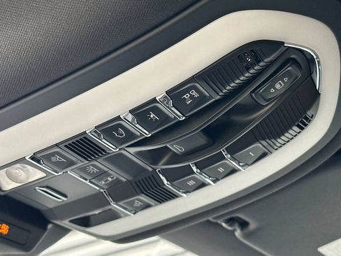 New 2025 Porsche Macan image 21