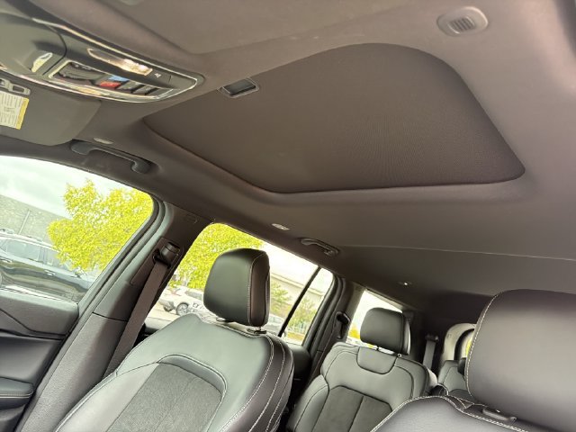Used 2025 Jeep Grand Cherokee L Altitude AWD/4WD image 37
