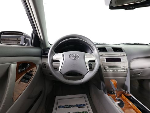 Used 2010 Toyota Camry XLE image 28