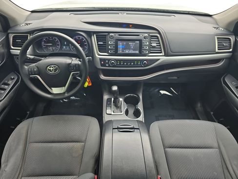 Used 2016 Toyota Highlander LE FWD image 9
