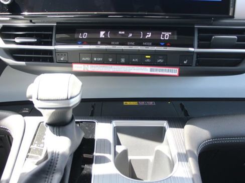 Certified 2026 Toyota Sienna XLE FWD image 17