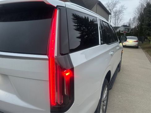 Used 2021 Cadillac Escalade Premium Luxury w/ Performance Package image 27