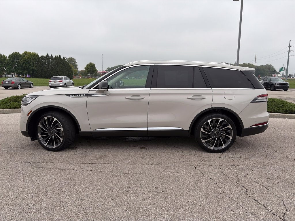 Used 2023 Lincoln Aviator Reserve w/ Equipment Group 201A AWD/4WD image 4