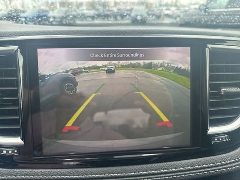 Used 2023 Chrysler Pacifica Limited image 17