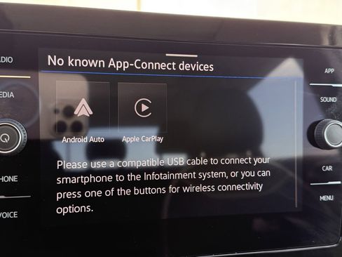 Certified 2025 Volkswagen Taos SE image 10