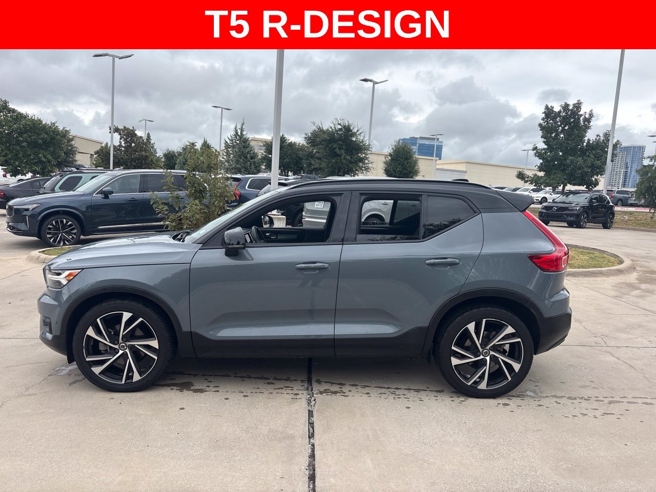 Used 2021 Volvo XC40 T5 R-Design w/ Advanced Package AWD/4WD image 2