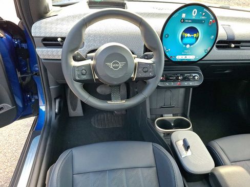 Used 2025 MINI Cooper 2-Door Hardtop image 11