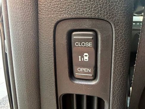 Used 2018 Honda Odyssey EX-L image 24