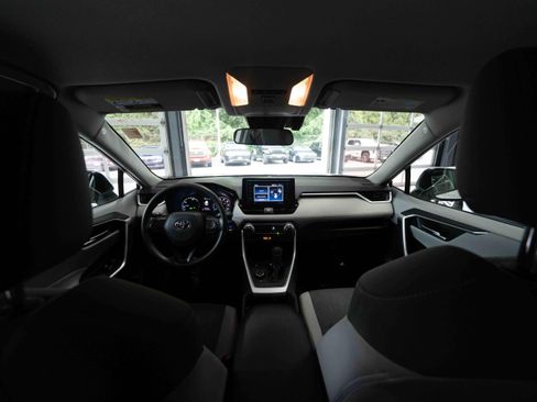 Used 2020 Toyota RAV4 XLE w/ Carpet Mat Package AWD/4WD image 19