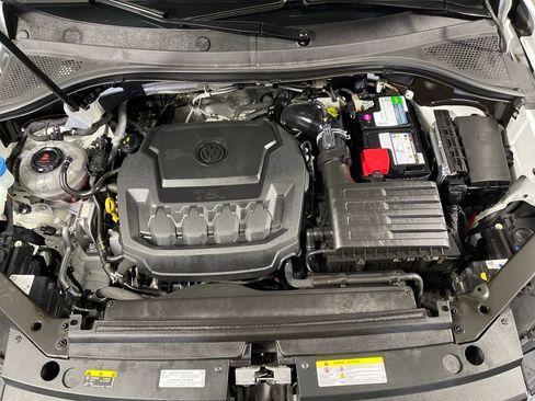 Used 2022 Volkswagen Tiguan SE R-Line image 9