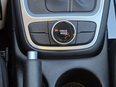 Used 2024 Hyundai Venue SEL image 21