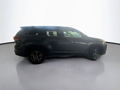 Used 2019 Toyota Highlander LE FWD image 9