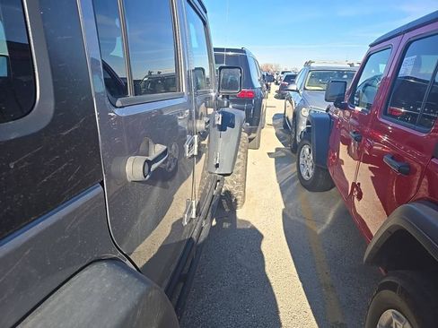 Used 2015 Jeep Wrangler Unlimited Rubicon image 7