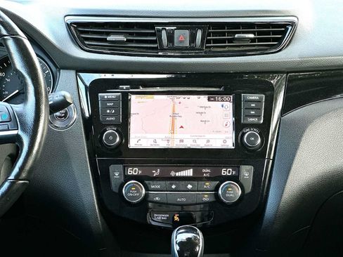 Used 2022 Nissan Rogue Sport SL AWD/4WD image 26