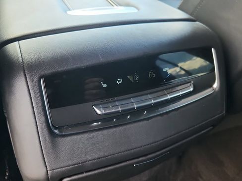 Used 2023 Cadillac Escalade ESV Premium Luxury AWD/4WD image 12