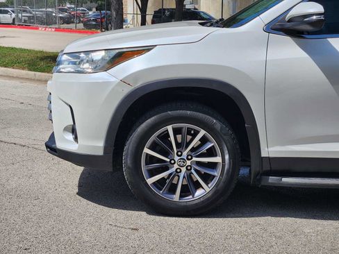 Used 2019 Toyota Highlander XLE FWD image 8