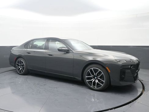 New 2026 BMW 750e xDrive AWD/4WD image 3