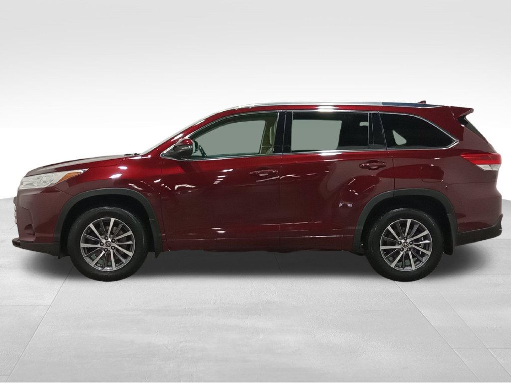 Used 2017 Toyota Highlander XLE w/ Carpet Mat Package AWD/4WD image 7