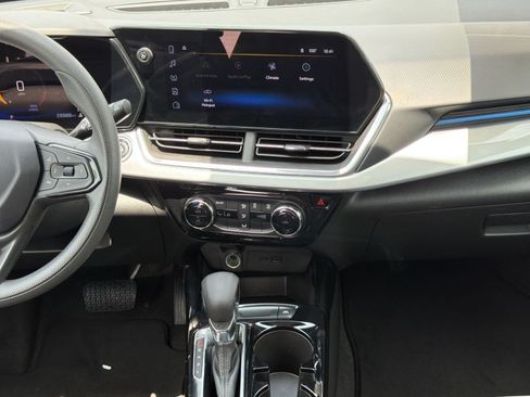 Used 2025 Chevrolet Trax LT FWD image 21