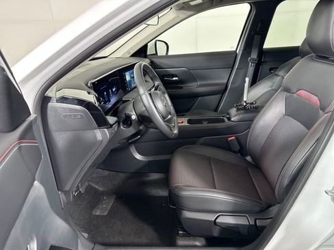 Certified 2025 Nissan Kicks SR image 11