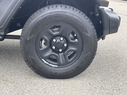 Used 2022 Jeep Gladiator Sport w/ Trailer Tow Package image 9