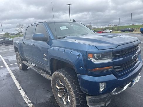 Used 2018 Chevrolet Silverado 1500 LT w/ Texas Edition image 4