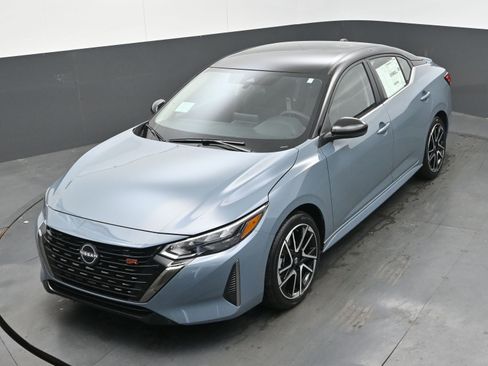 New 2025 Nissan Sentra SR image 32