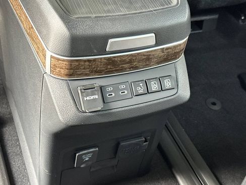 New 2026 Toyota Sienna Platinum AWD/4WD image 14