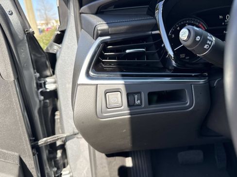 New 2025 Cadillac XT6 Luxury image 31