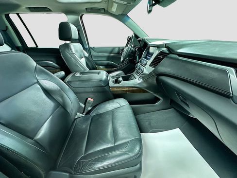 Used 2020 Chevrolet Suburban LT image 30