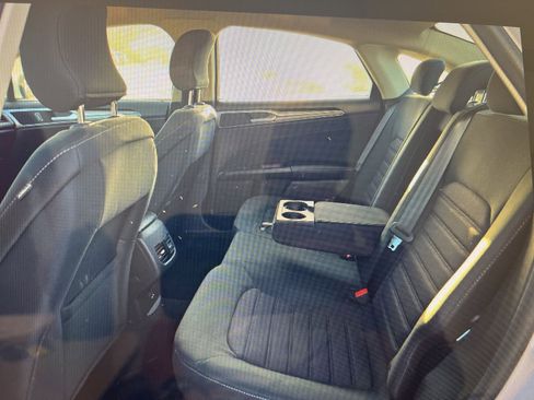 Used 2019 Ford Fusion SE image 9
