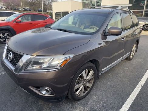 Used 2015 Nissan Pathfinder Platinum image 9