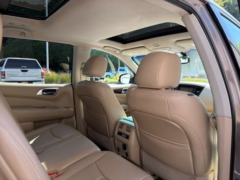 Used 2014 Nissan Pathfinder SL w/ SL Premium Package FWD image 18
