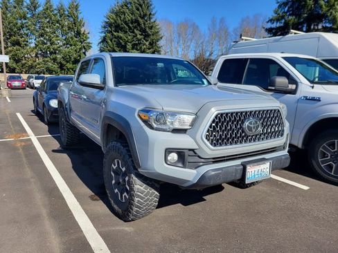 Used 2019 Toyota Tacoma TRD Off-Road image 2